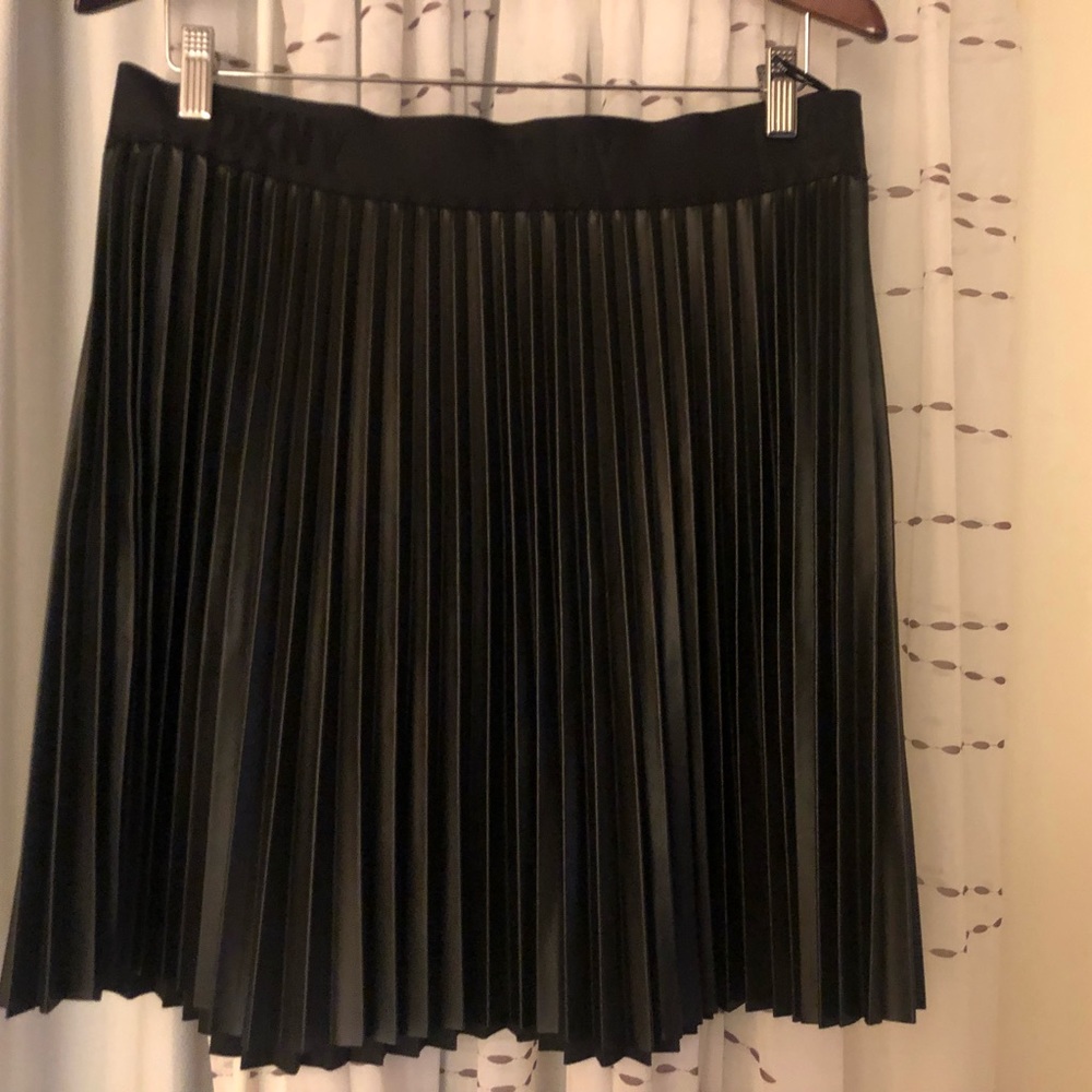 DKNY size large pleat skirt